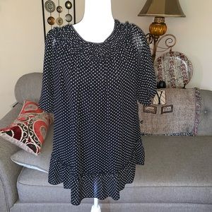 💕3/$15 Sydney Tyler Sheer peplum shirt